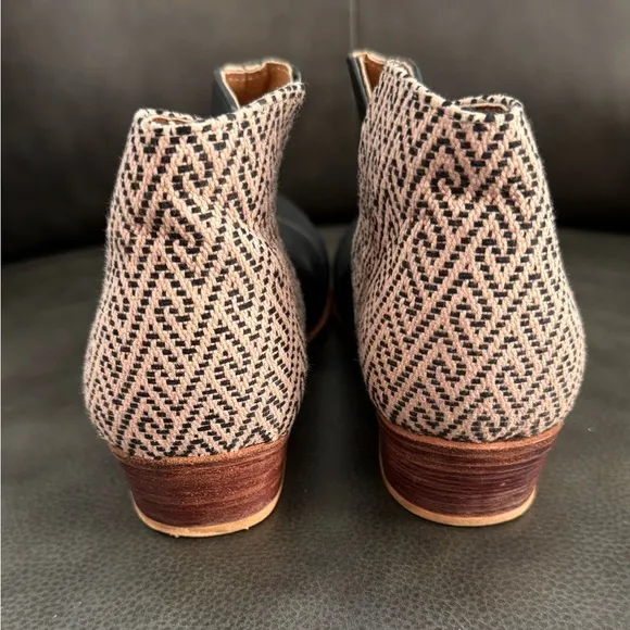 The Root Collective Blythe Sustainable and Fair Trade ankle‎ boots! Size 6.