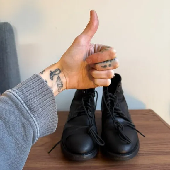 Thursday Boot Co. Captain Boots - Matte Black - Size 9 - Excellent Condition