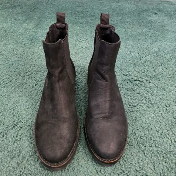Thursday Boot Company Women's 9.5 Matte Leather Chelsea Boots Slip On Durable