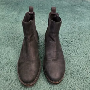 Thursday Boot Company Women's 9.5 Matte Leather Chelsea Boots Slip On Durable