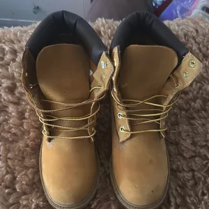 Timberland Kids Boots in Tan and Black