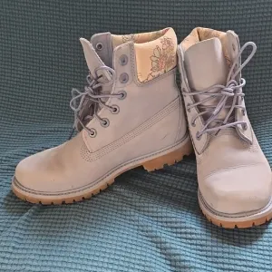 Timberland light blue and floral Lace-Up Boots