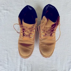Timberland Tan and Black Boots Nubuck Leather 10
