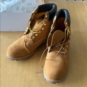 Timberland Tan Boots Rugged Durable Ankle-Height
