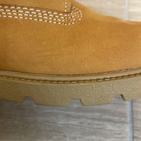 TIMBERLAND UEC Boys Size 2 Classic Waterproof Boots Wheat Lace-up non-marking