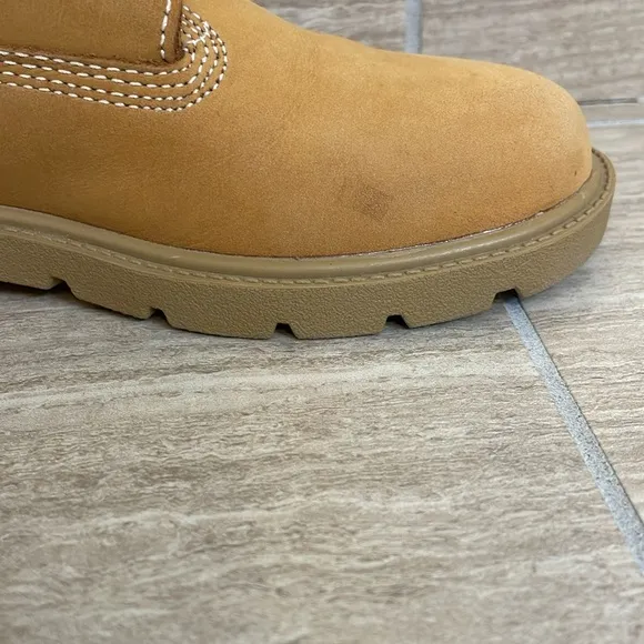 TIMBERLAND UEC Boys Size 2 Classic Waterproof Boots Wheat Lace-up non-marking