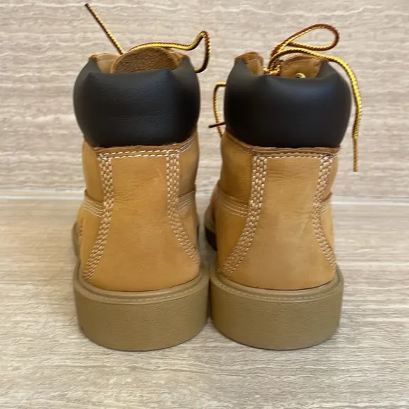 TIMBERLAND UEC Boys Size 2 Classic Waterproof Boots Wheat Lace-up non-marking