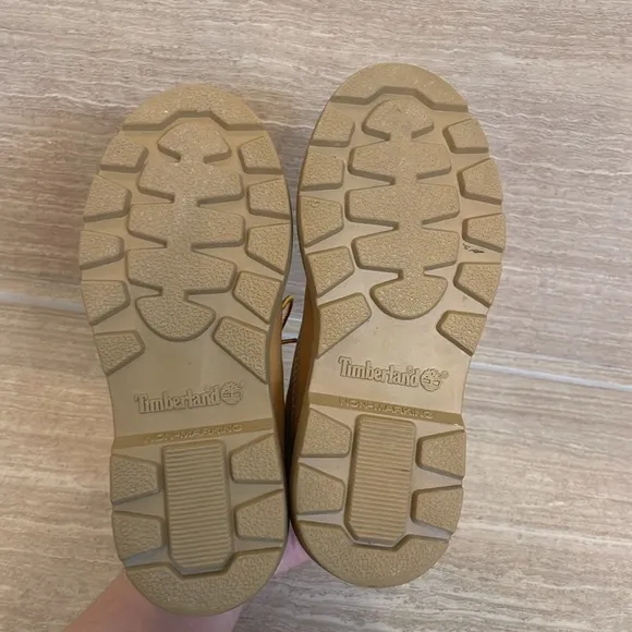 TIMBERLAND UEC Boys Size 2 Classic Waterproof Boots Wheat Lace-up non-marking