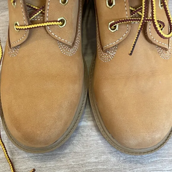 TIMBERLAND UEC Boys Size 2 Classic Waterproof Boots Wheat Lace-up non-marking