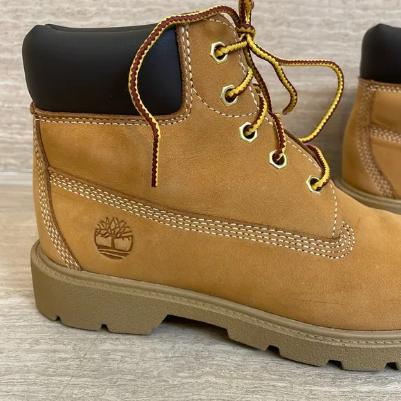 TIMBERLAND UEC Boys Size 2 Classic Waterproof Boots Wheat Lace-up non-marking