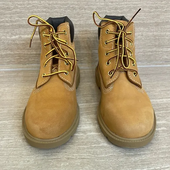 TIMBERLAND UEC Boys Size 2 Classic Waterproof Boots Wheat Lace-up non-marking