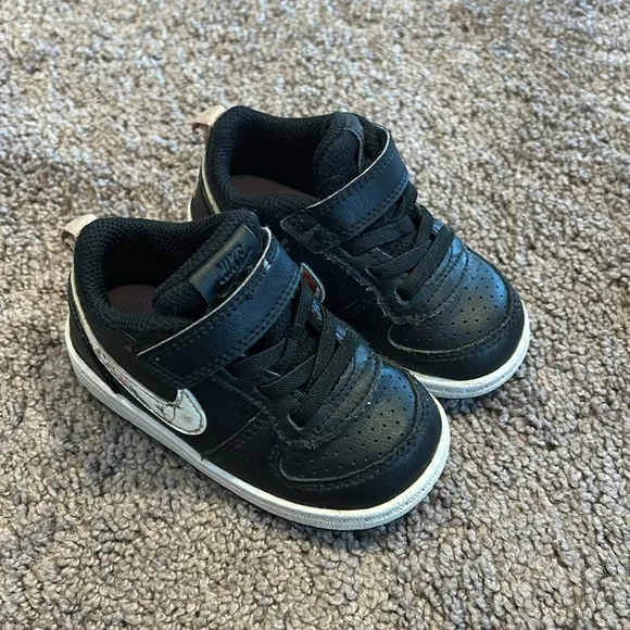 Toddler girl size 6 Nike floral court boroughs and size 7 Nike huaraches bundle