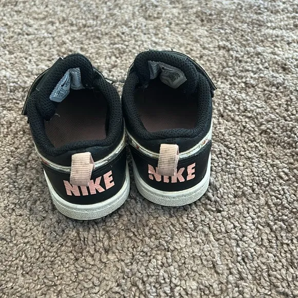Toddler girl size 6 Nike floral court boroughs and size 7 Nike huaraches bundle