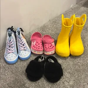Toddler girls size 9 lot of 4 pair of shoes