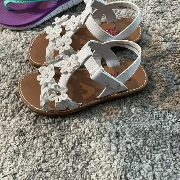 Toddlers sz9 lot of 3 shoes slippers