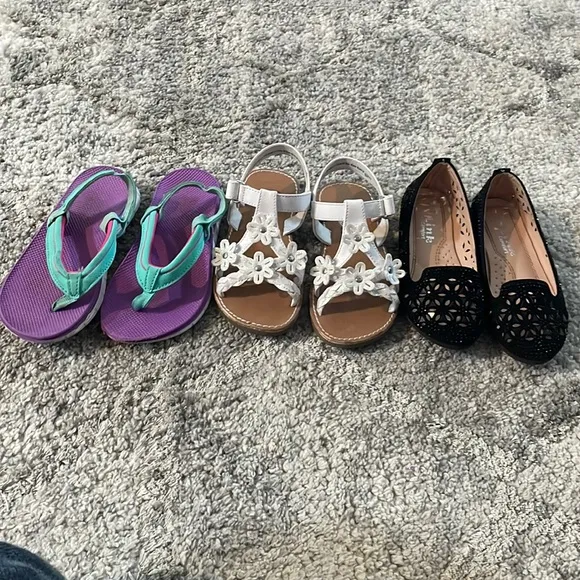 Toddlers sz9 lot of 3 shoes slippers