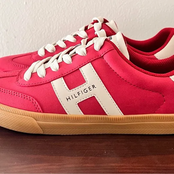 Tommy Hilfiger Women’s Casual Lace-up Sneakers