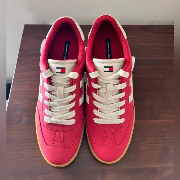 Tommy Hilfiger Women’s Casual Lace-up Sneakers