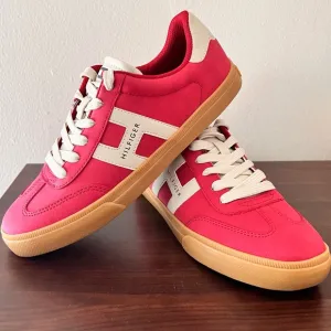 Tommy Hilfiger Women’s Casual Lace-up Sneakers