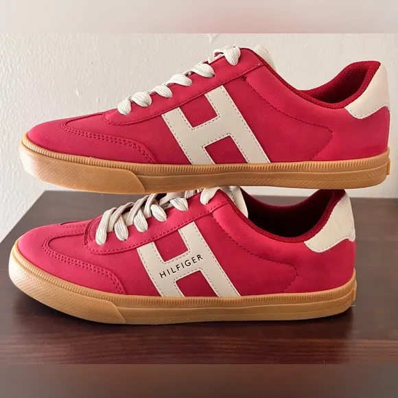 Tommy Hilfiger Women’s Casual Lace-up Sneakers