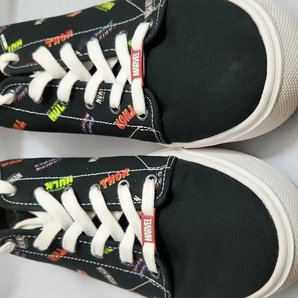 TOMS Marvel Superheros Multicolored sneakers (mens size 10.5)