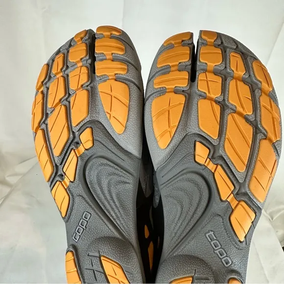 TOPO Men’s Size 9.5 Athletic Shoes Running Style Toe Mesh Lightweight Athletic