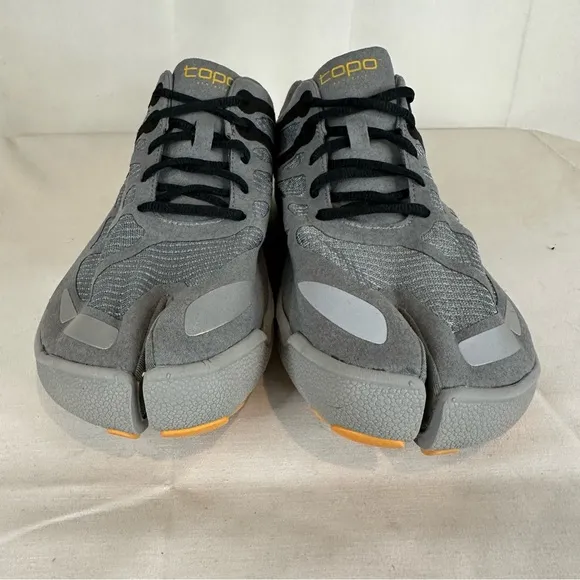 TOPO Men’s Size 9.5 Athletic Shoes Running Style Toe Mesh Lightweight Athletic