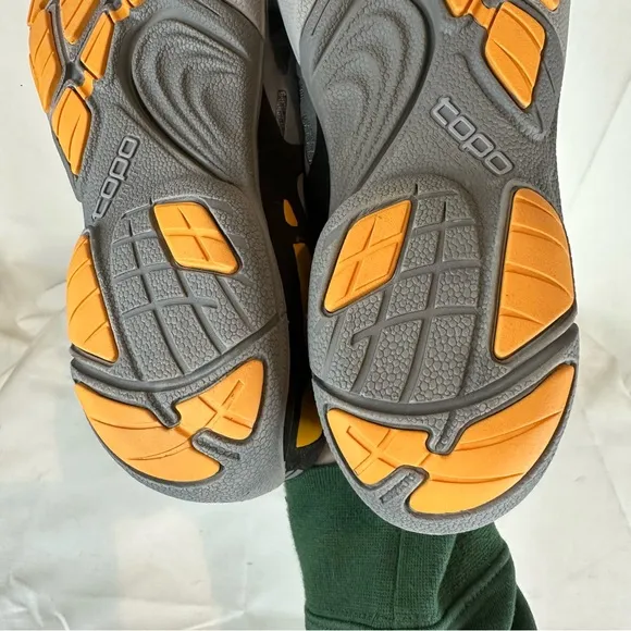 TOPO Men’s Size 9.5 Athletic Shoes Running Style Toe Mesh Lightweight Athletic