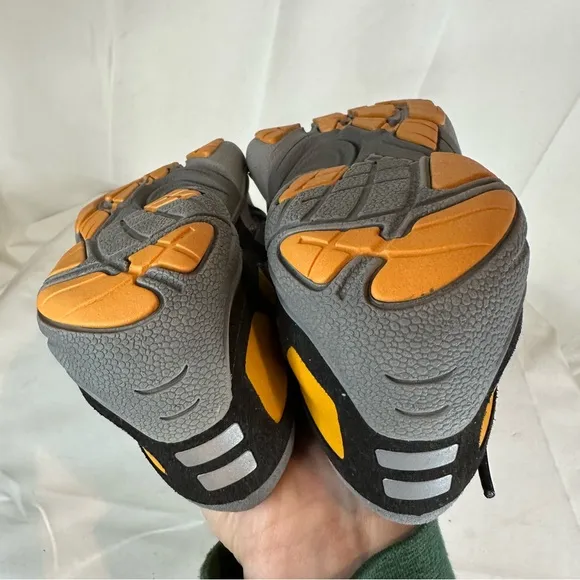 TOPO Men’s Size 9.5 Athletic Shoes Running Style Toe Mesh Lightweight Athletic