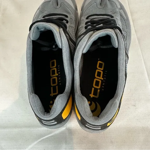 TOPO Men’s Size 9.5 Athletic Shoes Running Style Toe Mesh Lightweight Athletic