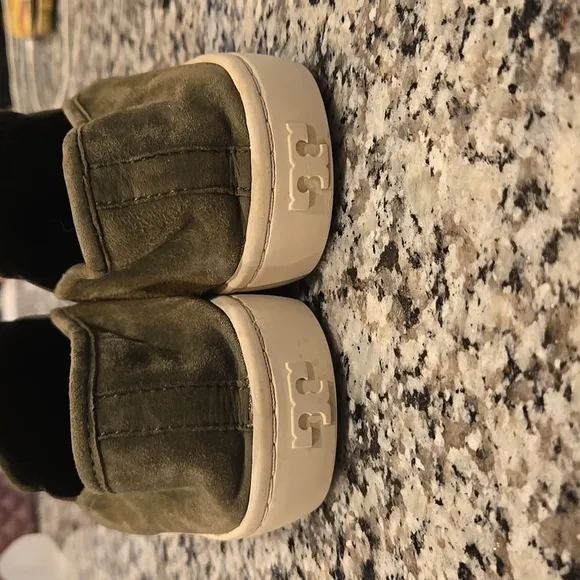 TORY BURCH JESSIE OLIVE GREEN SUEDE SLIP- ON SNEAKER. SIZE 8.5.