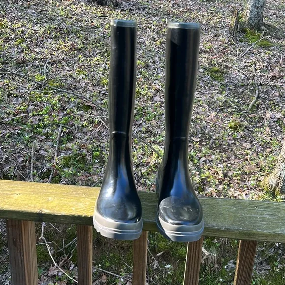 Tory Burch Logo Rain Boots