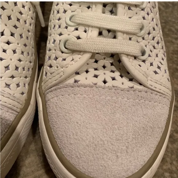 Tory Burch Size 8 1/2 White Lace-Up Sneakers