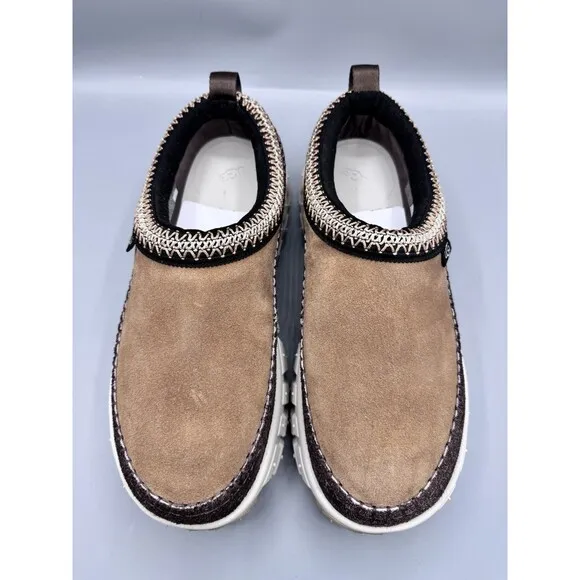 UGG All Gender Venture Daze Slip-On Shoes, Size 12 Men’s/13 Women’s