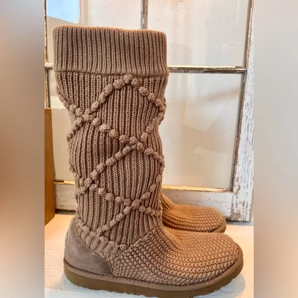 UGG ARGYLE KNIT SWEATER STYLE PULL ON BOOTS