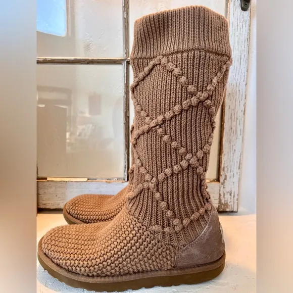 UGG ARGYLE KNIT SWEATER STYLE PULL ON BOOTS