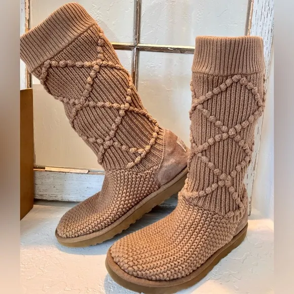 UGG ARGYLE KNIT SWEATER STYLE PULL ON BOOTS