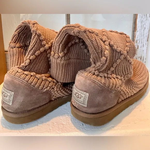 UGG ARGYLE KNIT SWEATER STYLE PULL ON BOOTS
