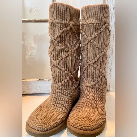 UGG ARGYLE KNIT SWEATER STYLE PULL ON BOOTS