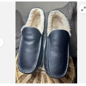UGG Ascot Leather Slippers Shoes Men's Size 11 Black House Fur Comfy