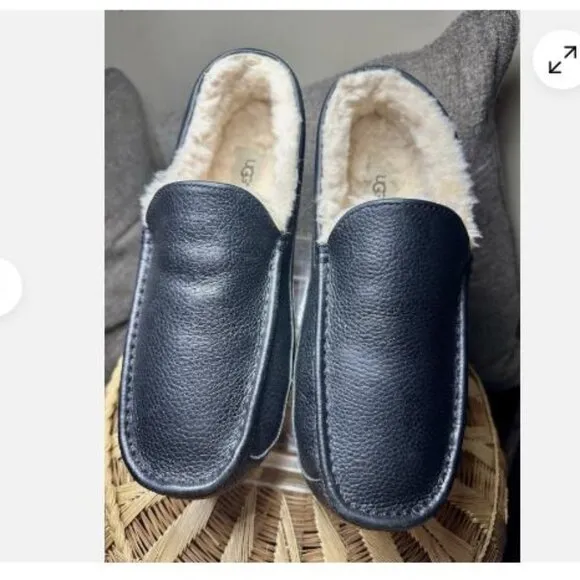 UGG Ascot Leather Slippers Shoes Men's Size 11 Black House Fur Comfy