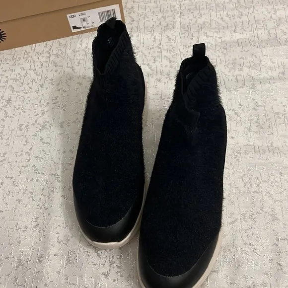 UGG Australia Griffith Black Wool Slip On Sneakers