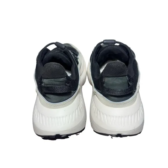Ugg Australia Men`s CA805 V2 Remix Sneaker Size 6.5