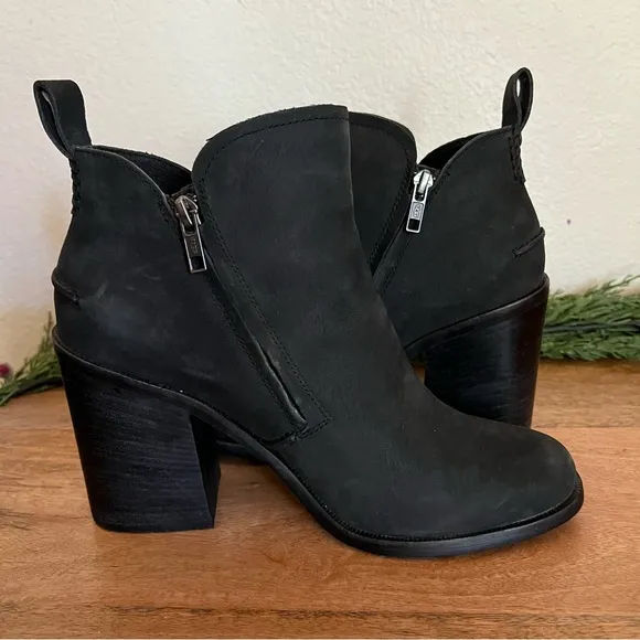 UGG Australia Womens Pixley Black Ankle Boots Bootie Stacked Size 10 1095057