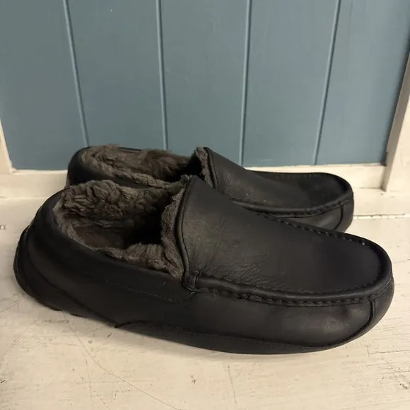 UGG Black ASCOT CHINA TEA LEATHER/ SHEEPWOOL SLIPPERS, Men's US 9 EEE *read