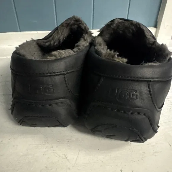 UGG Black ASCOT CHINA TEA LEATHER/ SHEEPWOOL SLIPPERS, Men's US 9 EEE *read