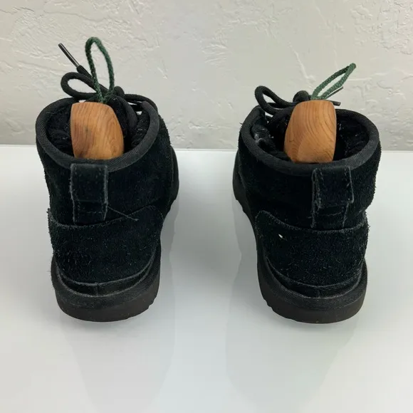 Ugg‎ Boots Neumel ll Solid Black Booties Ankle Lace Up Leather Suede Lined