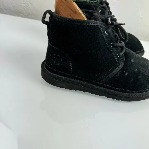 Ugg‎ Boots Neumel ll Solid Black Booties Ankle Lace Up Leather Suede Lined