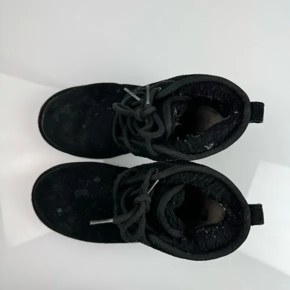Ugg‎ Boots Neumel ll Solid Black Booties Ankle Lace Up Leather Suede Lined