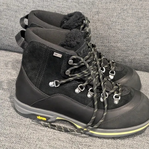 UGG Brecken Lace